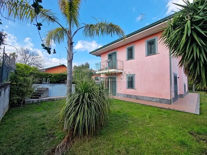 Casa con 9 locali in vendita in Via Torre del Filosofo, Mascalucia
