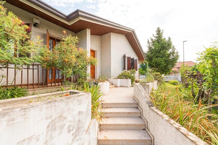 Casa con 9 locali in vendita in Via Stella Abano Terme, Abano Terme