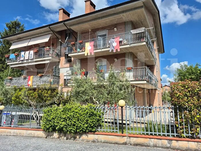 Appartamento quadrilocale in vendita in Via Milano, Gubbio