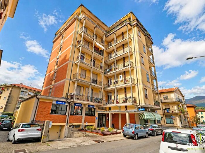 Appartamento con 10 locali in vendita in Via Luniagiana, Pontremoli