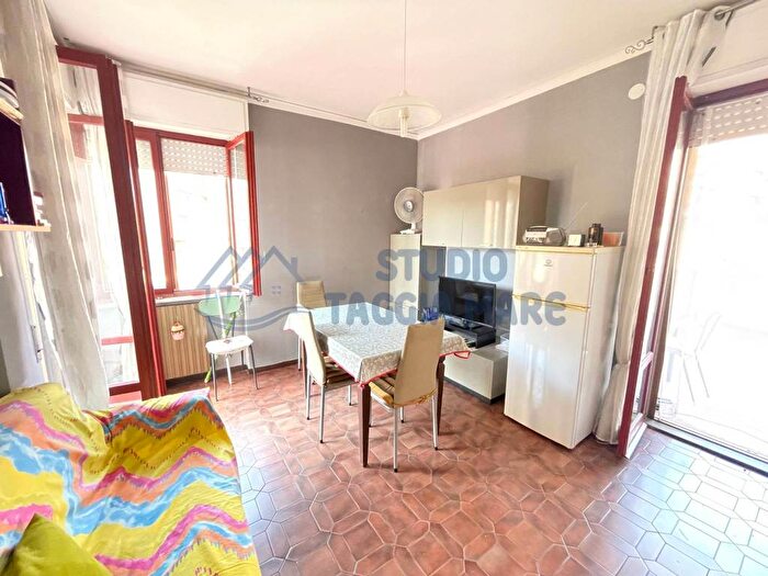 Appartamento bilocale in affitto in Via Aurelia Ponente, Santo Stefano al Mare