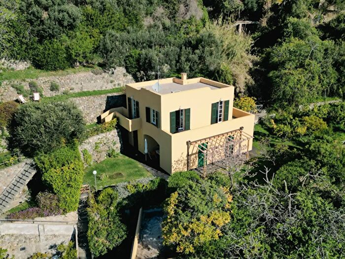 Appartamento quadrilocale in vendita in Strada Vecchia, Finale Ligure