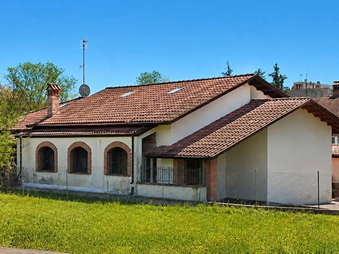 Appartamento con 5 locali in vendita in Via Claudio Monteverdi, Frosinone