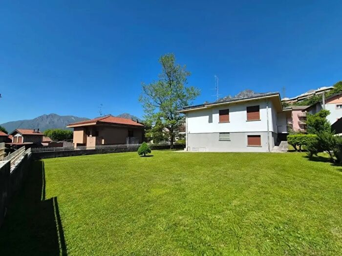 Casa con 8 locali in vendita in Via Cesura, Lecco