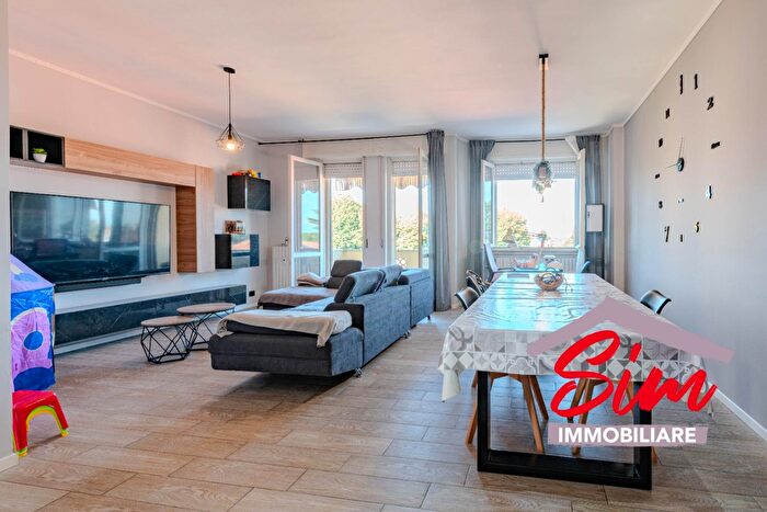 Appartamento trilocale in vendita in Via G B Gambaro Snc, Romentino