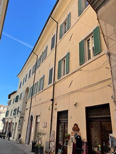 Appartamento con 10 locali in vendita in Corso Giuseppe Mazzini, Spoleto