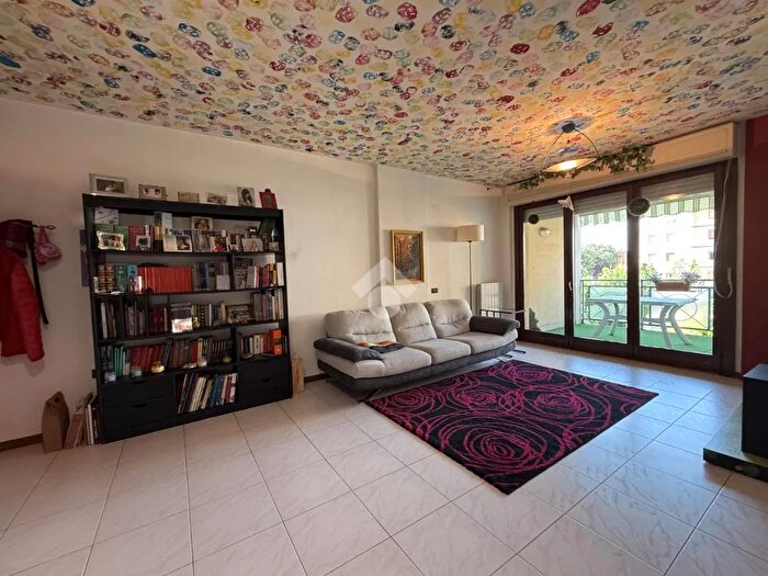 Appartamento quadrilocale in vendita in Via Roma, Gorle