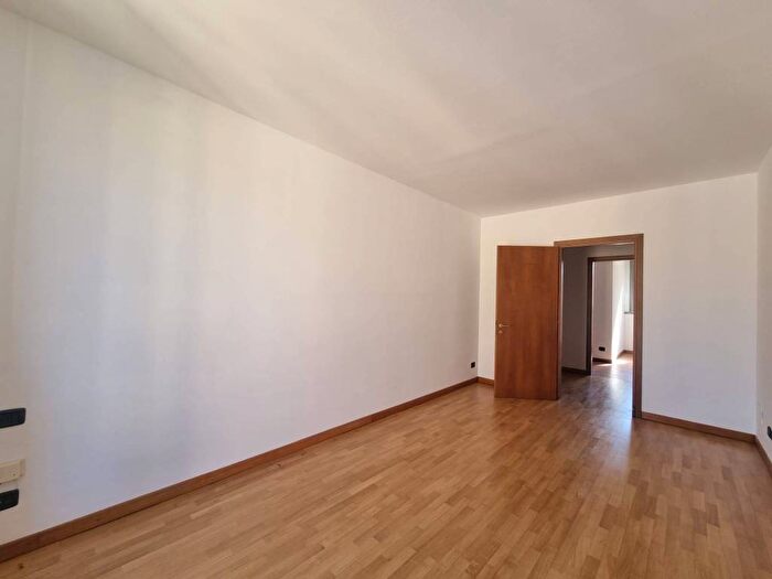 Appartamento trilocale in affitto in Missori, Milano