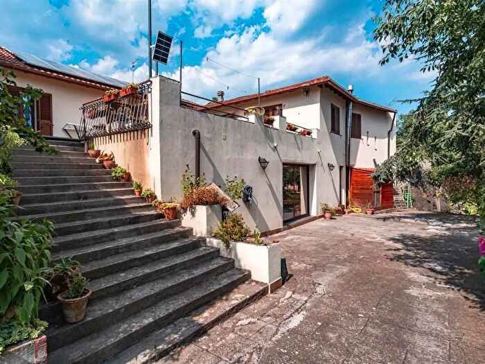 Casa con 6 locali in vendita in Via Sant'Anna, Belpasso