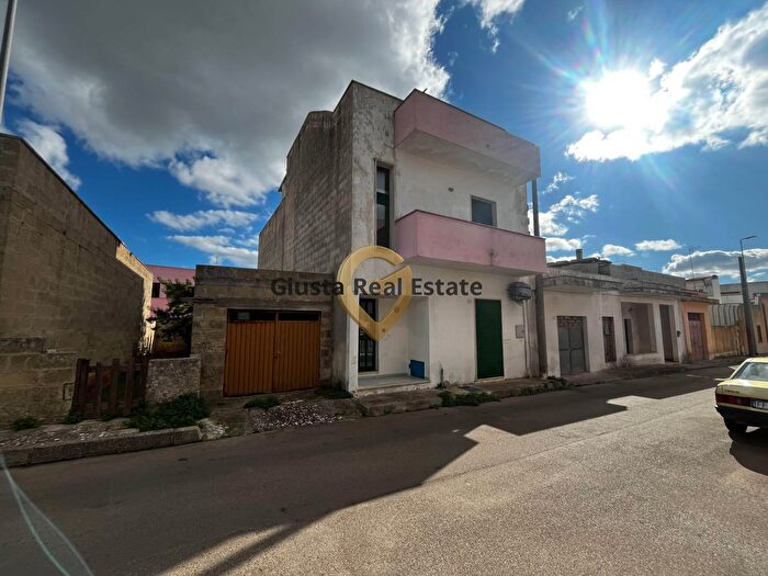 Appartamento trilocale in vendita in Via Giovanni Pascoli, PresicceAcquarica