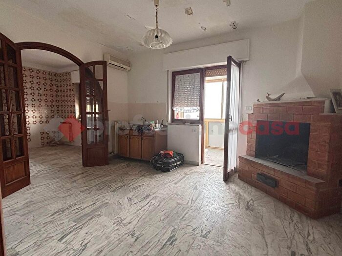 Appartamento con 6 locali in vendita in Via Molise, Taranto