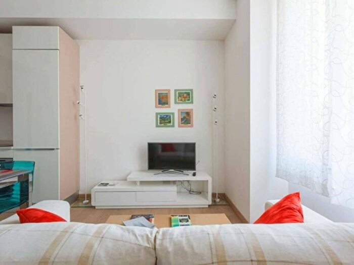 Appartamento bilocale in affitto in Via Carlo Farini, Farini, Milano