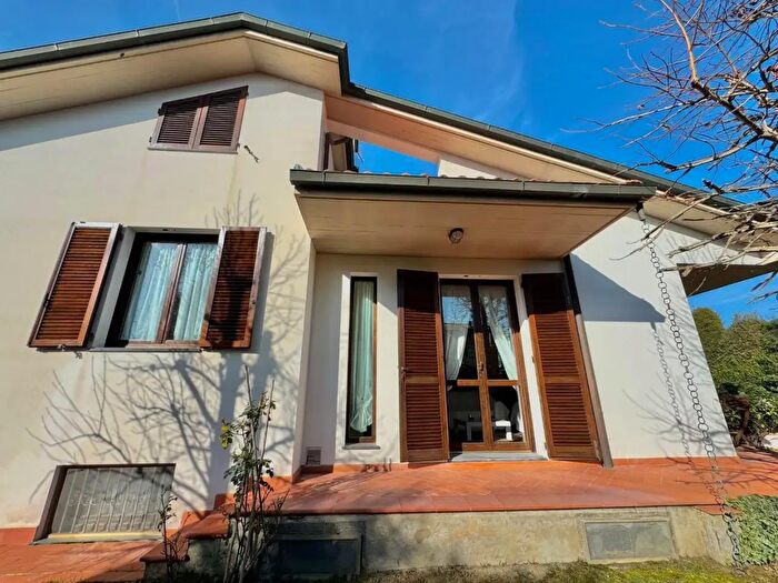 Casa con 9 locali in vendita in Ponsacco