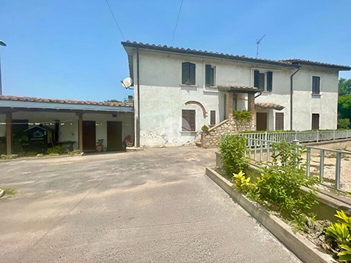 Casa quadrilocale in vendita in Via dei Fonditori, Terni