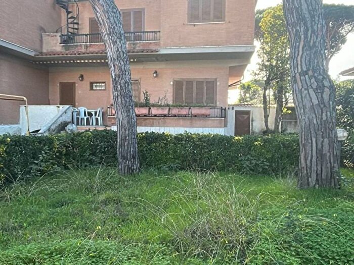 Casa quadrilocale in affitto in Viale delle Viole, Villaggio Giornalisti Poggio, Anzio
