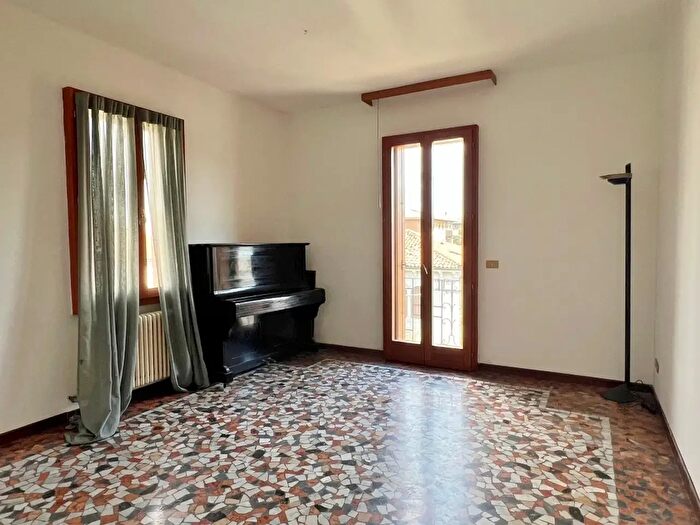 Appartamento con 5 locali in vendita in Via U Masotto, Vicenza