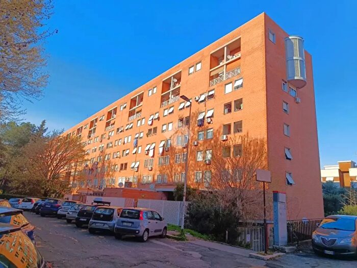 Appartamento quadrilocale in vendita in Viale Giorgio Morandi, Roma