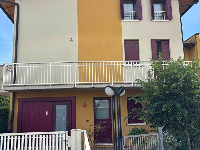 Casa con 5 locali in affitto in Centro, Lendinara