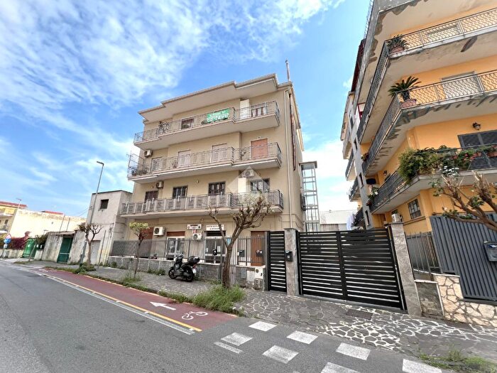 Appartamento con 5 locali in vendita in Via Giacomo Puccini, Casoria