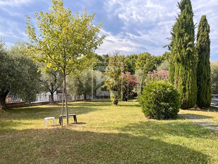 Appartamento trilocale in vendita in Via Sarca, Desenzano Del Garda