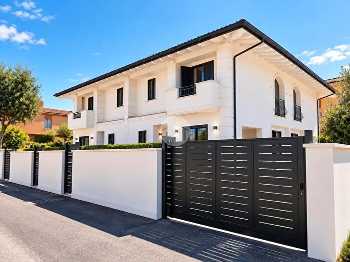 Casa trilocale in vendita in Via Taurano, Roma