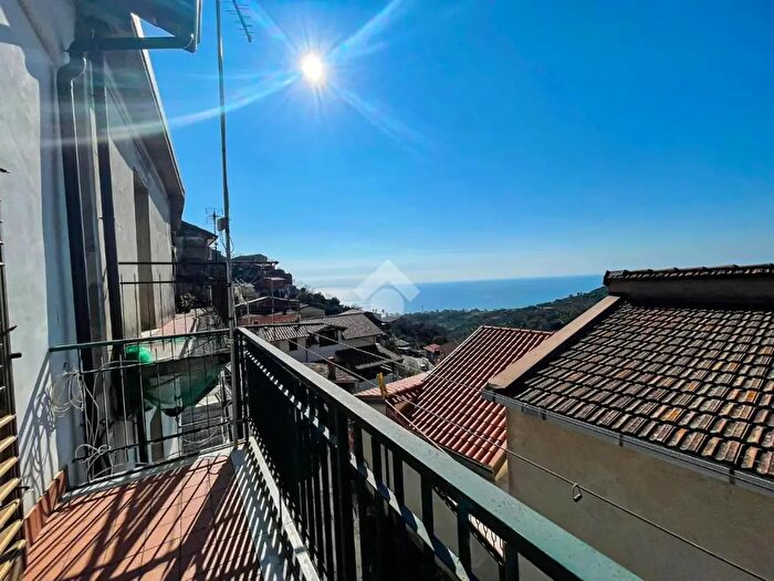 Casa trilocale in vendita in Via Annunziata, Falerna