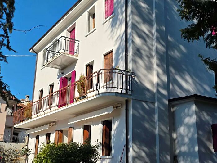 Casa con 11 locali in vendita in Tarzo