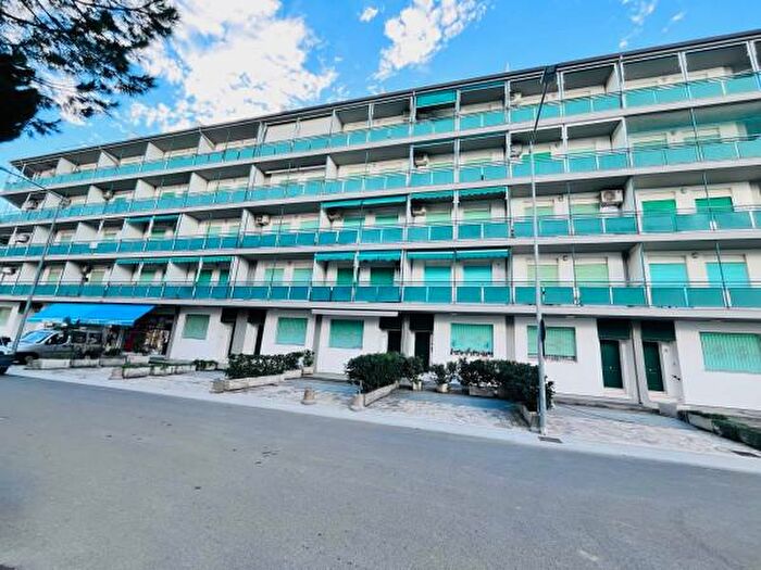 Appartamento trilocale in vendita in Viale dei Lecci, Comacchio