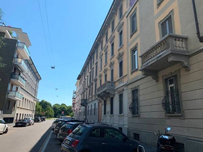 Appartamento trilocale in affitto in Via Antonio Tantardini, Corso San Gottardo, Milano