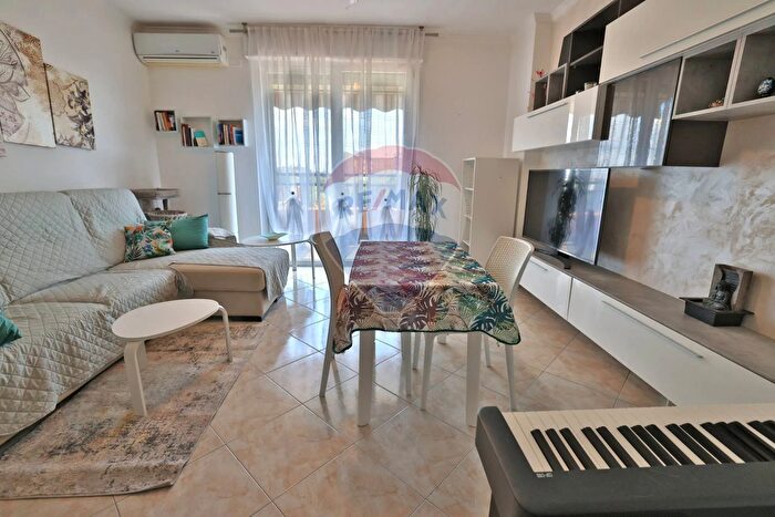 Appartamento trilocale in vendita in Via Pietro Nenni, Bollate