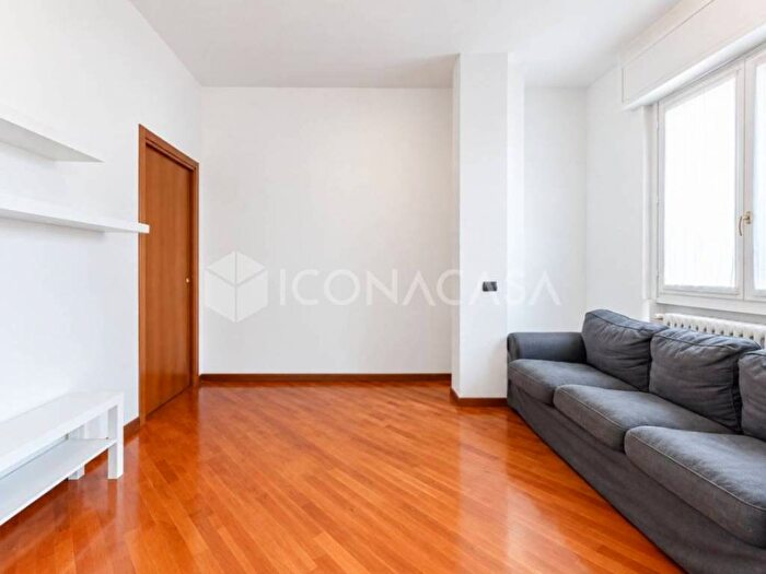 Appartamento trilocale in vendita in Via Accademia, Casoretto, Milano