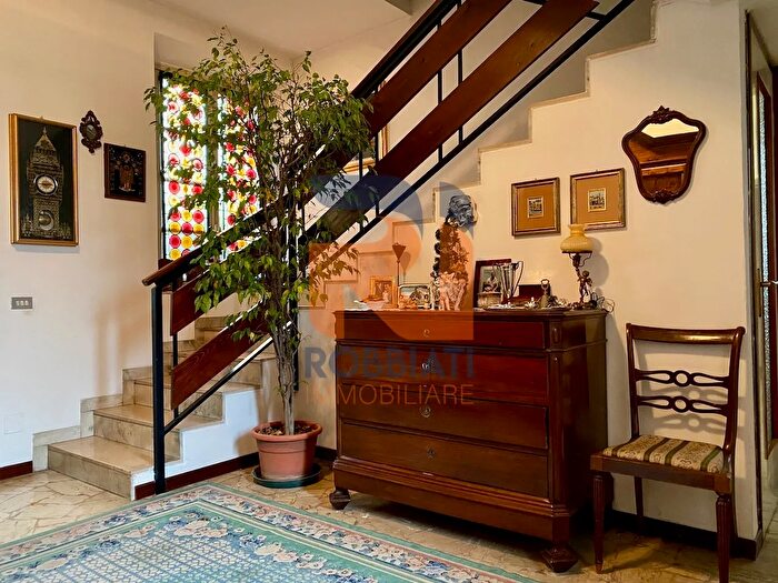 Casa con 5 locali in vendita in Via Villa Jemoli, Pavia