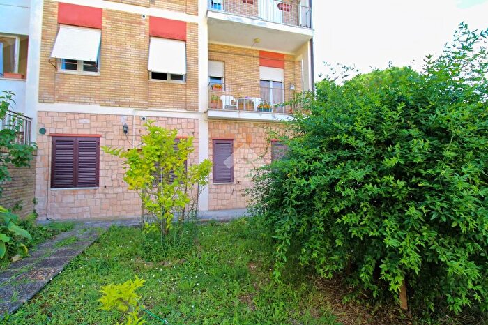 Appartamento trilocale in vendita in Via Italo Stengher, Loreto