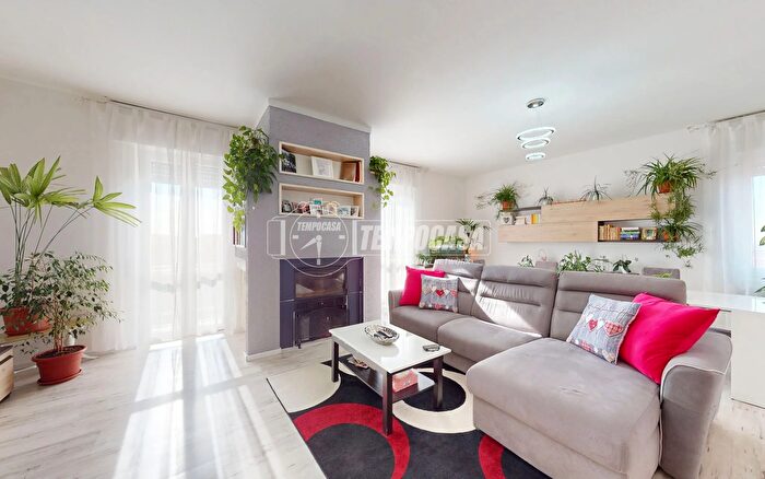 Appartamento quadrilocale in vendita in Via Achille Grandi, Verano Brianza