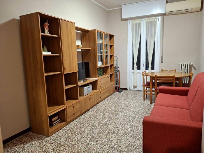 Appartamento trilocale in affitto in Via Monte Grappa, Porta Mortara, Novara