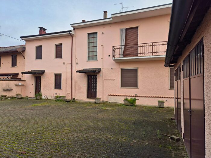 Casa con 10 locali in vendita in Via Case Nuove, Copiano
