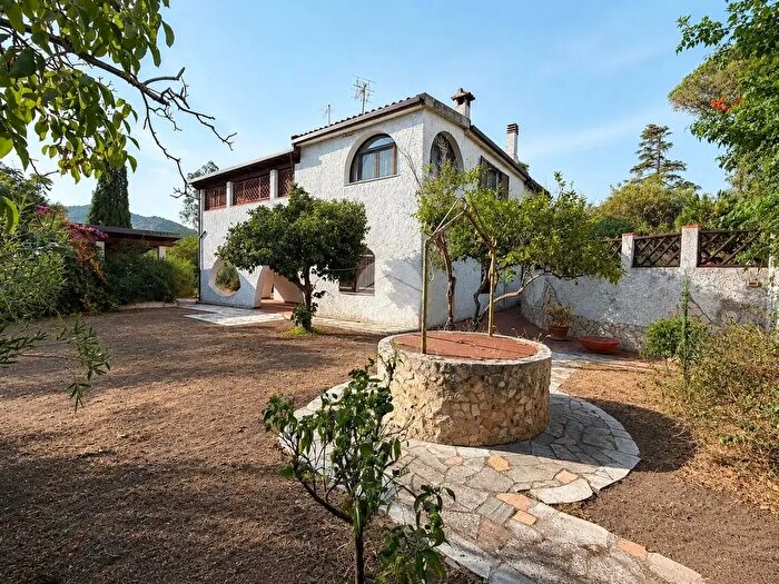 Casa con 5 locali in vendita in Via degli Eucalipti, Sinnai