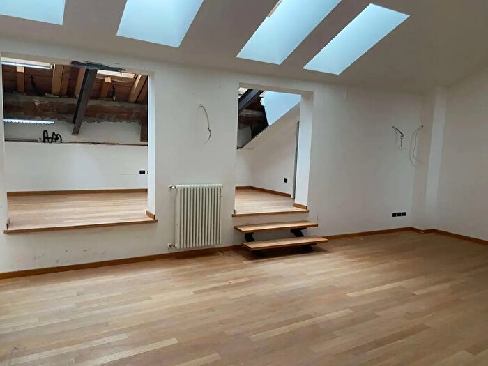 Appartamento con 7 locali in vendita in Via Emiia Santo Stefano, Reggio Emilia