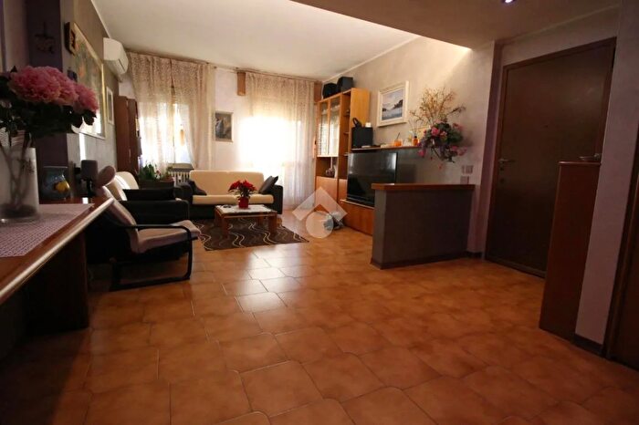 Appartamento trilocale in vendita in Via Cattaneo, Rho