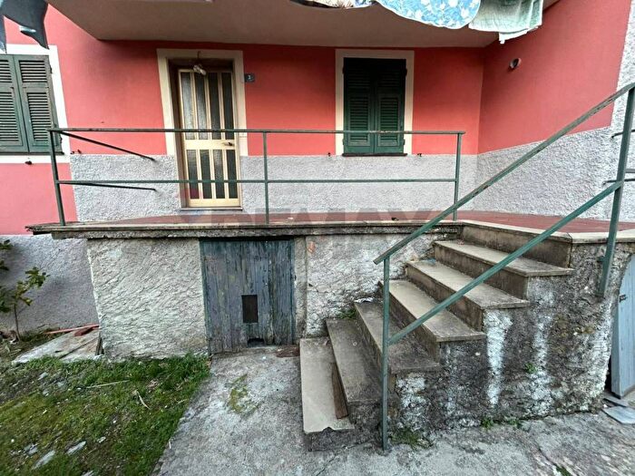 Casa con 6 locali in affitto in Via Campo, Centro, Uscio