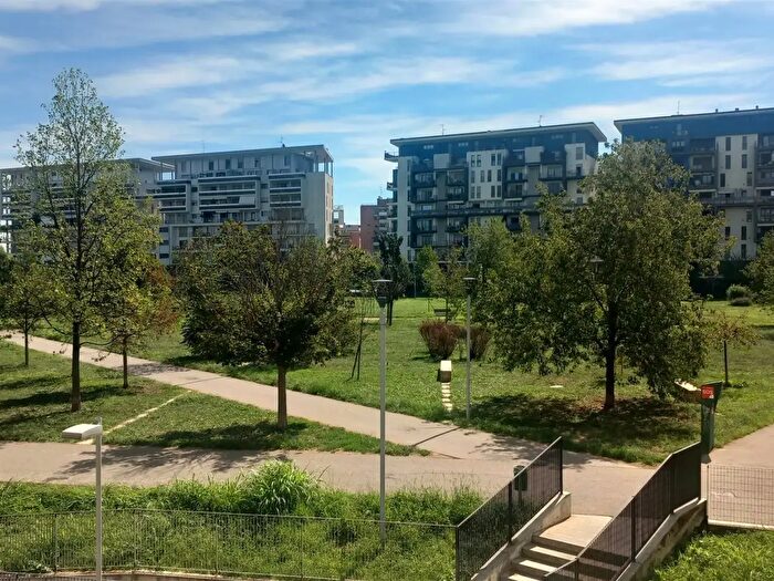 Appartamento trilocale in affitto in Via Cassinari, Milano