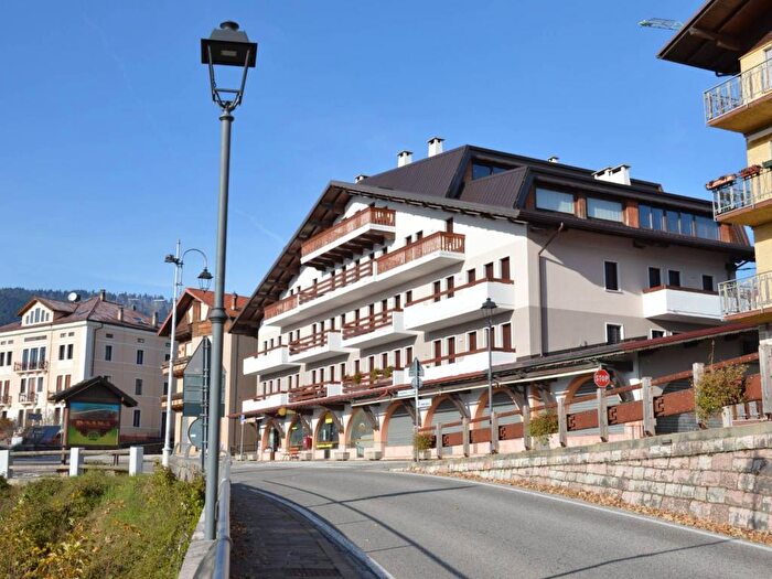 Appartamento trilocale in affitto in Via Romeo Sartori, Centro, Roana