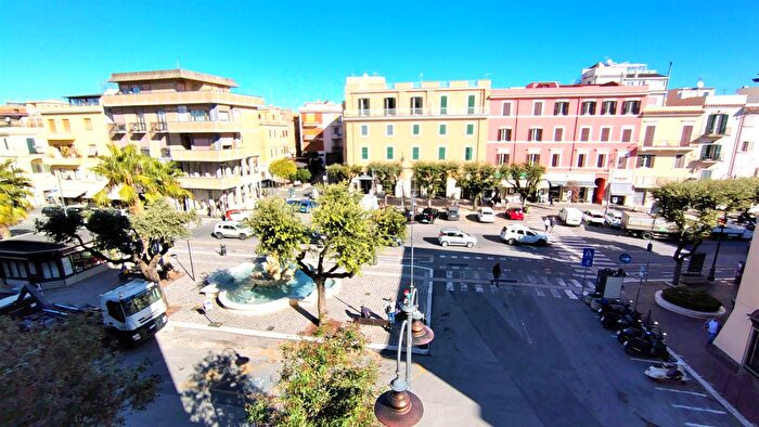 Appartamento con 5 locali in vendita in Piazza Mazzini, Nettuno