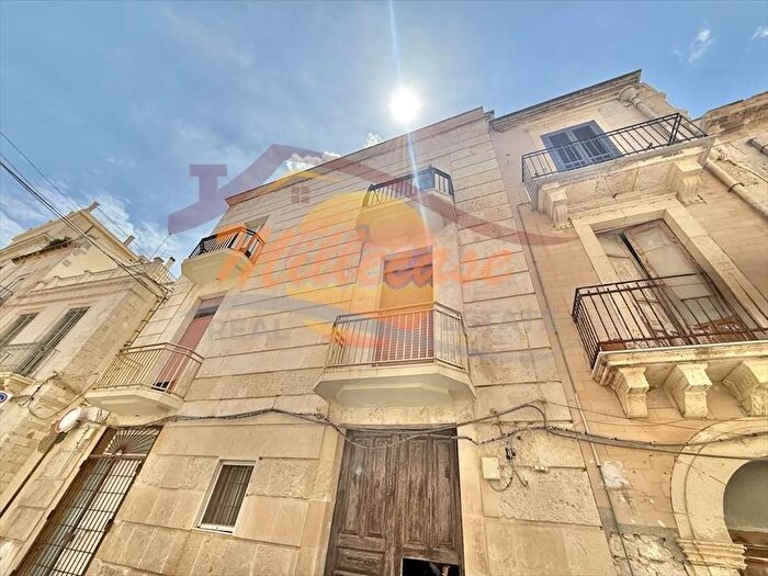 Appartamento quadrilocale in vendita in Via Vittorio Veneto, Siracusa