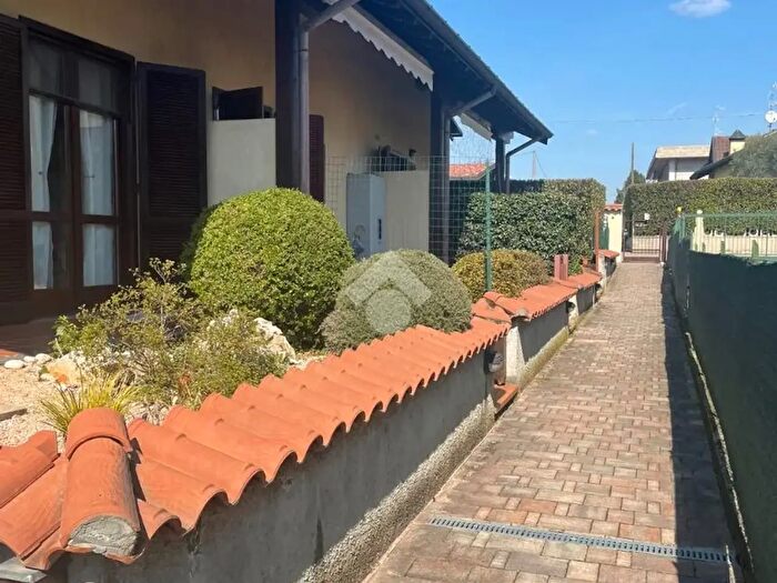 Appartamento bilocale in vendita in Via Montecchio, Cardano Al Campo