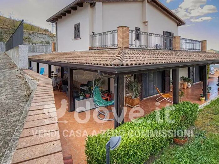 Casa con 6 locali in vendita in Via Giuseppe Rito, Catanzaro