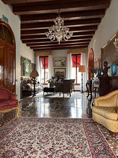 Appartamento con 10 locali in vendita in Venezia