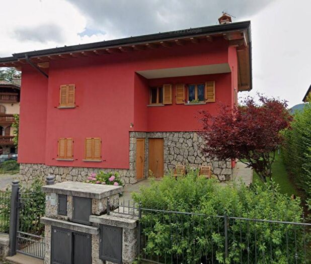 Appartamento trilocale in affitto in Via Calpa, Centro, Castione della Presolana