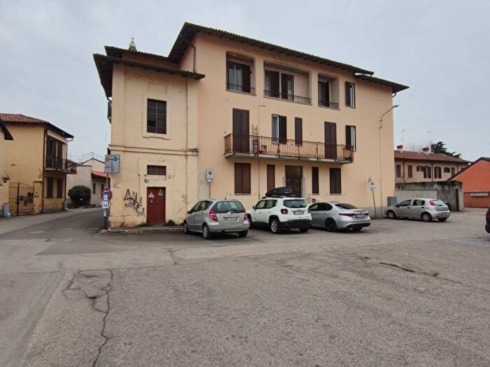 Appartamento monolocale in affitto in Via Ponte Vecchio, Borgo Basso, Pavia