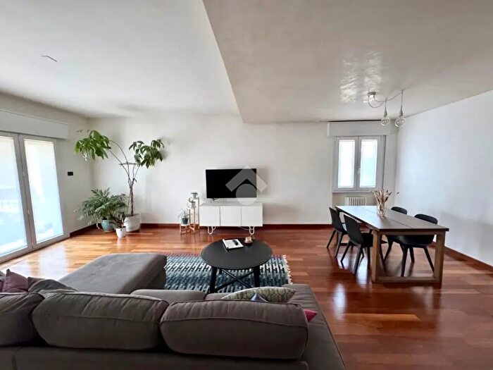 Appartamento quadrilocale in vendita in Via Goito, Padova